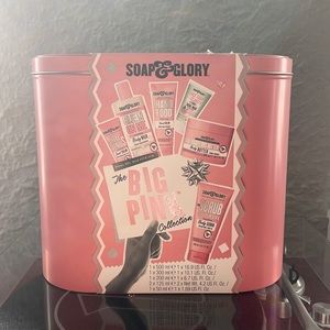 Soap and Glory the big pink collection